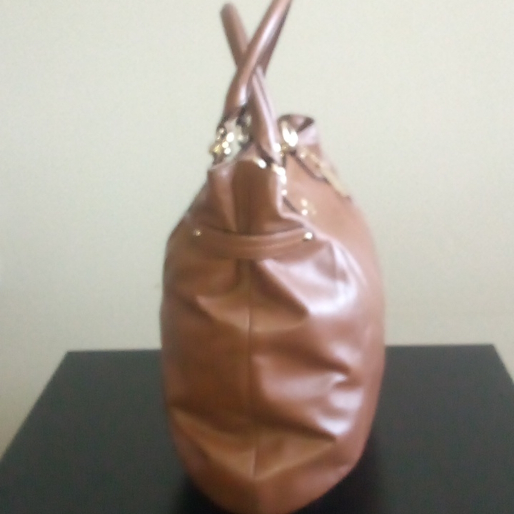 Coach - Picture 2 of 6